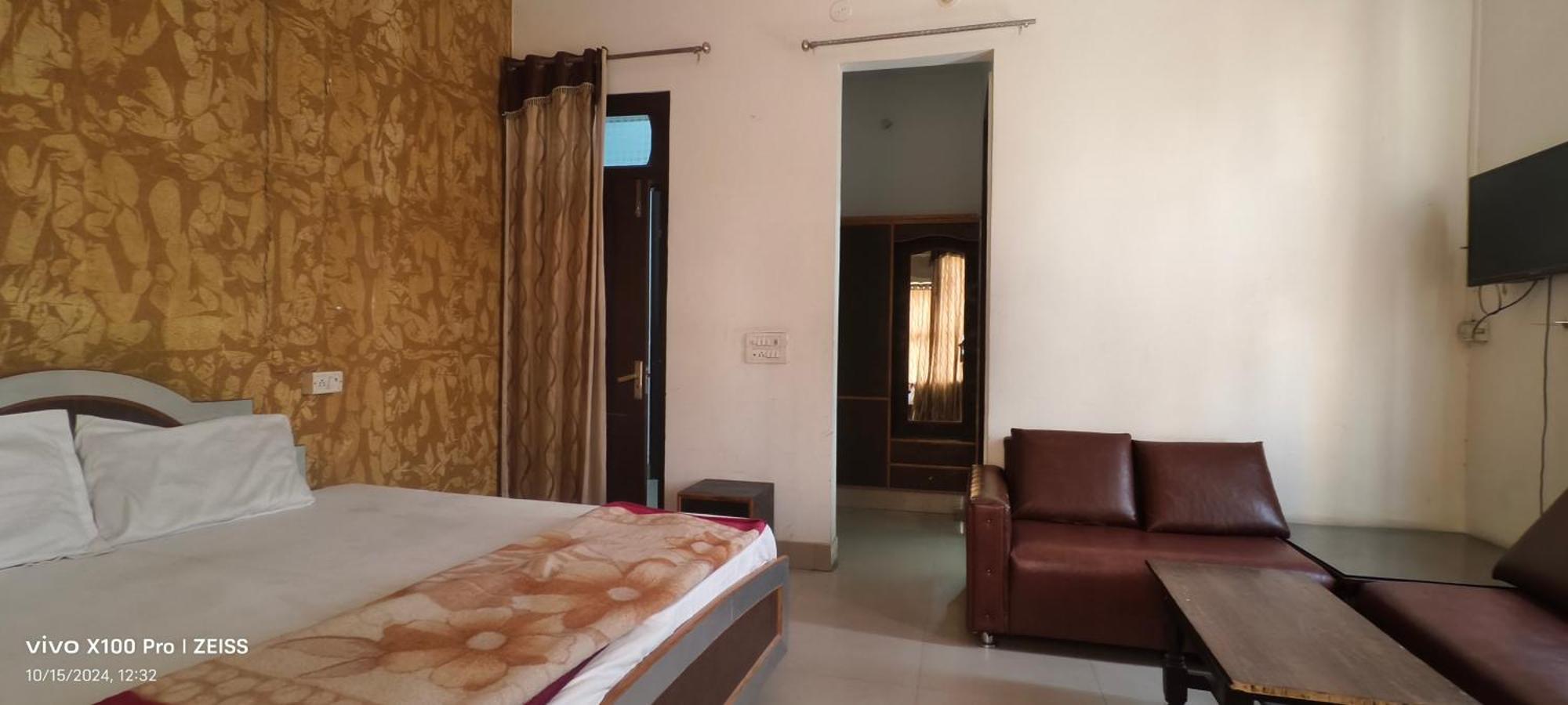 Surya Hotel Sirsa エクステリア 写真